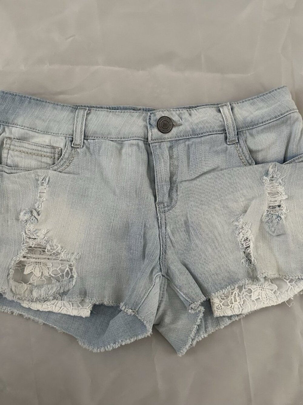 EUC Vanillastar Vanilla Star Juniors Size 7 Distressed Lace Shorts Light Denim